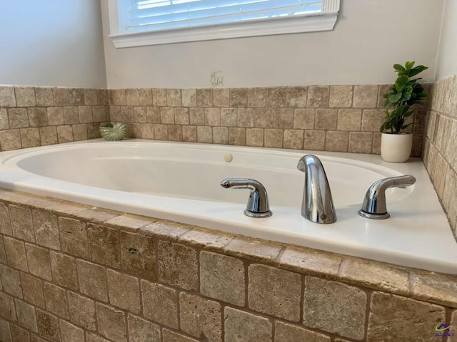 145 Rolling Woods Cir, Warner Robins, GA 31088 - bathroom featuring a garden tub
