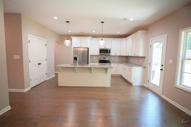 133 W River Cane Run, Perry, GA 31069 - kitchen featuring stainless steel appliances, decorative backsplash, white cabinets, a kitchen island with sink, and recessed lighting