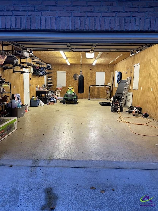 113 Ruzic Dr, Kathleen, GA 31047 - garage featuring a garage door opener