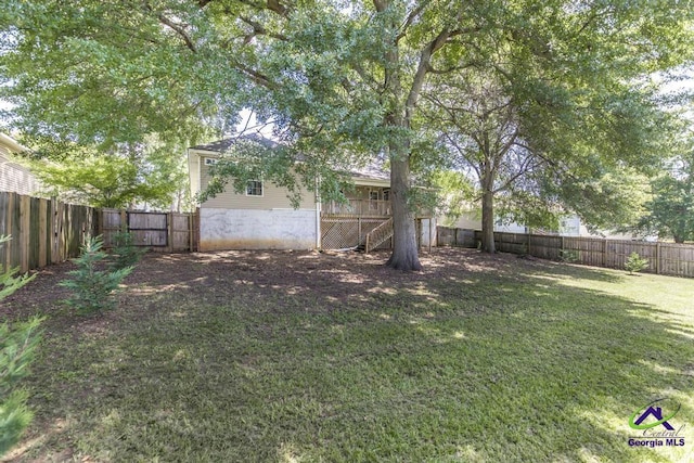 310 Woods Edge Way, Warner Robins, GA 31088 - fenced backyard with stairway