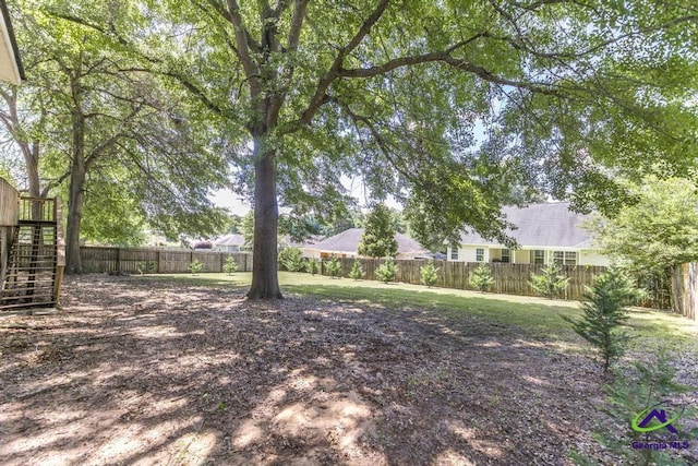 310 Woods Edge Way, Warner Robins, GA 31088 - fenced backyard with stairs