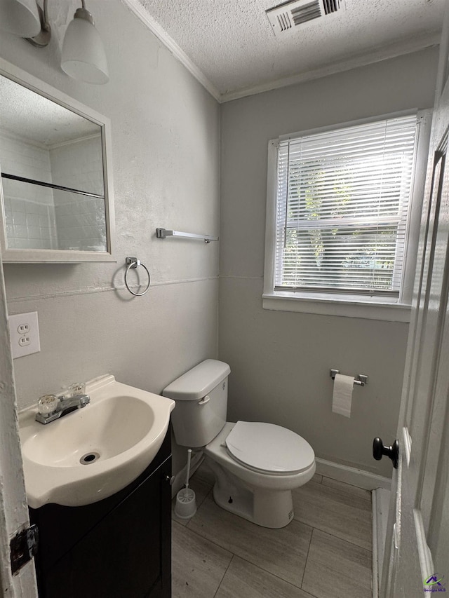 314 Arnold Blvd, Warner Robins, GA 31093 - bathroom featuring vanity, a textured ceiling, crown molding, a shower, and wood finished floors