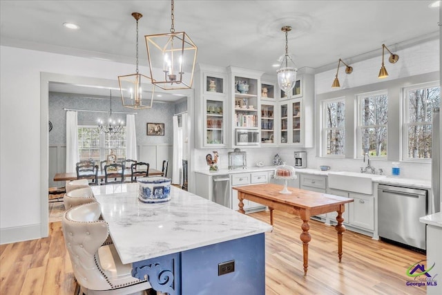 117 Pine Bough Trl, Perry, GA 31609 - kitchen featuring stainless steel appliances, a chandelier, hanging light fixtures, white cabinetry, and wallpapered walls