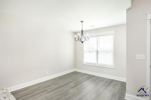 102 Sugar Creek Trl, Perry, GA 31069 - unfurnished room featuring a chandelier and dark wood-style floors