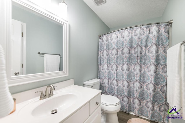 546 Grove Ln, Kathleen, GA 31047 - full bath featuring vanity, wood finished floors, a textured ceiling, and a shower with shower curtain