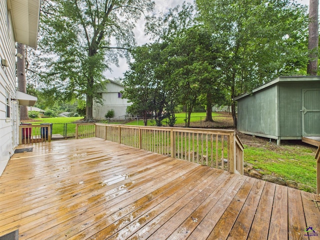 752 S Forest Lake Dr, Macon, GA 31210 - wooden terrace featuring a storage shed