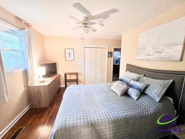 234 Briarcliff Rd, Warner Robins, GA 31088 - bedroom with dark wood-style floors, a closet, and a ceiling fan