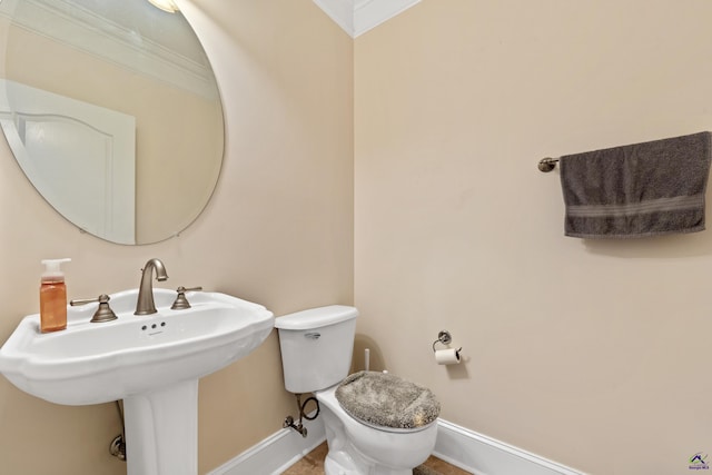 513 Litchfield, Macon, GA 31220 - bathroom with baseboards and ornamental molding