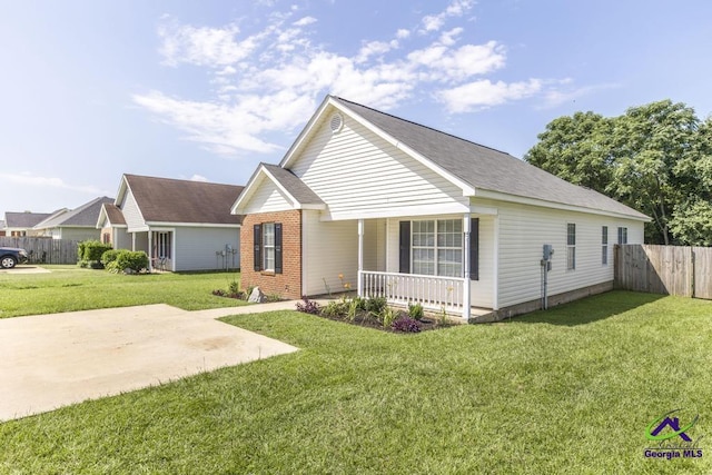 313 Strawbridge Ln, Bonaire, GA 31005 - single story home featuring a porch and brick siding