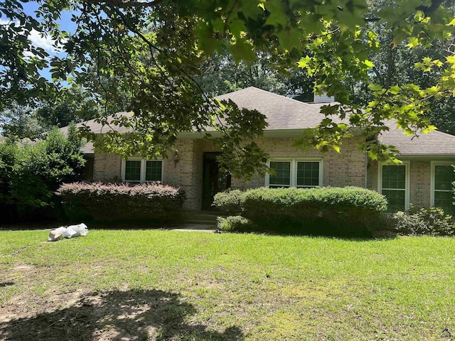 318 Pheasant Rdg, Warner Robins, GA 31088 - view of front of property with a front lawn, roof with shingles, and brick siding