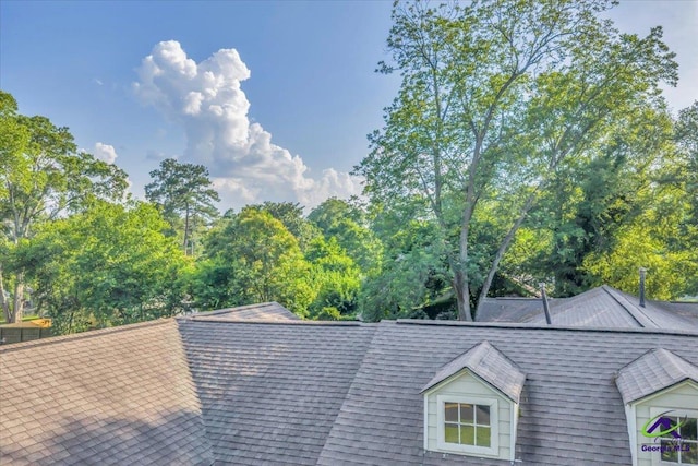 709 Evergreen St, Perry, GA 31069 - exterior view of a shingled roof