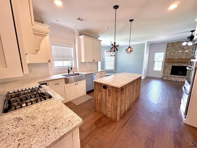 300 Stacy Ln, Warner Robins, GA 31088 - kitchen featuring appliances with stainless steel finishes, a kitchen island, open floor plan, dark wood-style floors, and backsplash