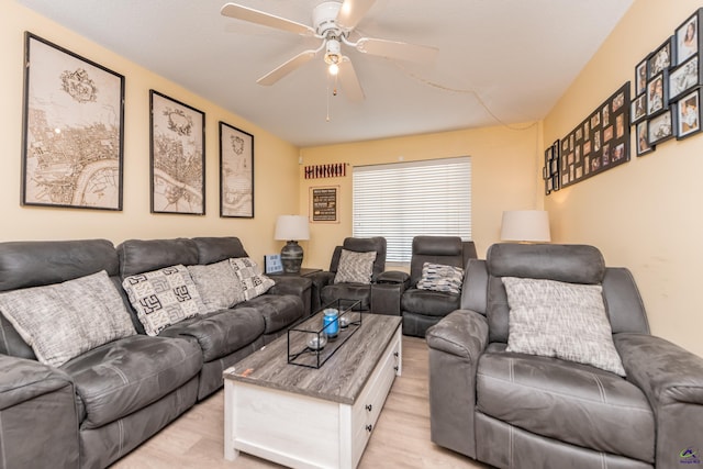 113 Stoneridge Dr, Warner Robins, GA 31088 - living area with ceiling fan and light wood-style floors