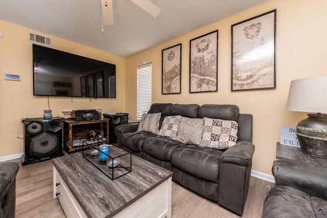 113 Stoneridge Dr, Warner Robins, GA 31088 - living area with light wood finished floors and a ceiling fan