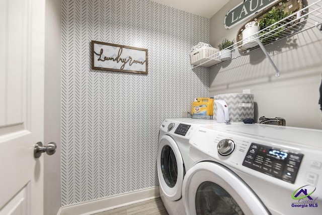 306 Gibson Cir, Kathleen, GA 31047 - laundry area with wallpapered walls and independent washer and dryer