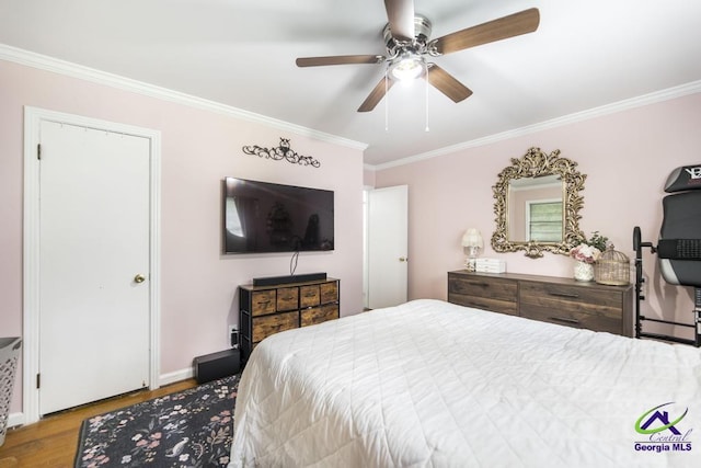 2740 Riverview Rd, Macon, GA 31204 - bedroom featuring wood finished floors, crown molding, and a ceiling fan
