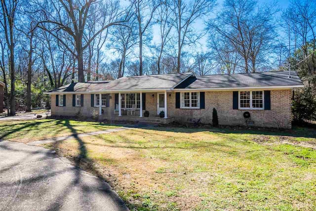 ranch-style house featuring a front lawn