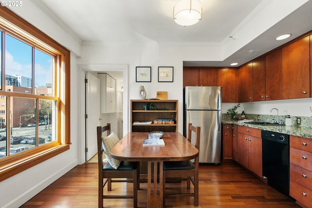 kitchen with a sink, freestanding refrigerator, crown molding, dishwasher, and dark wood-style flooring