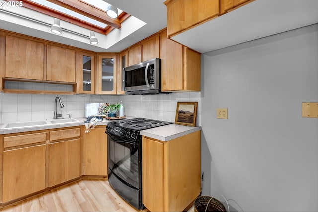 602 SE 130th Ct, Vancouver, WA 98683 - kitchen with stainless steel microwave, electric range, a sink, and tasteful backsplash