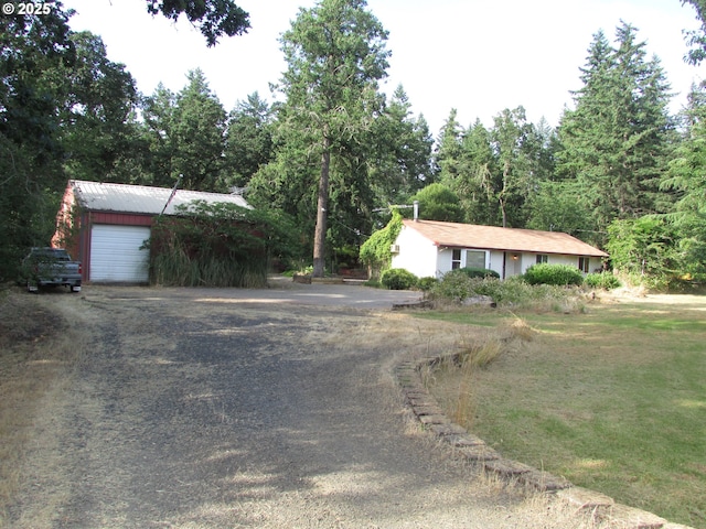 10285 S Rosewood Way, Molalla, OR 97038 - ranch-style house with driveway, a garage, and an outbuilding
