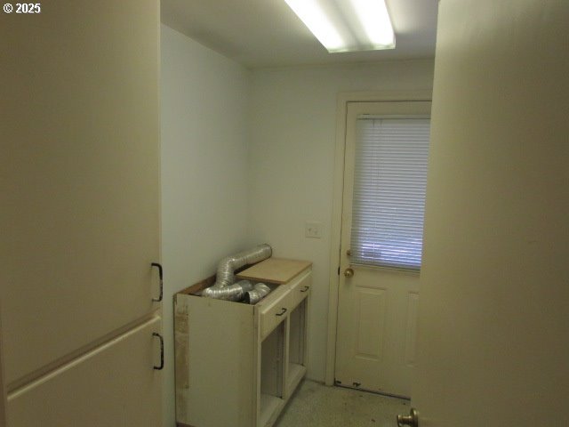 10285 S Rosewood Way, Molalla, OR 97038 - view of laundry room