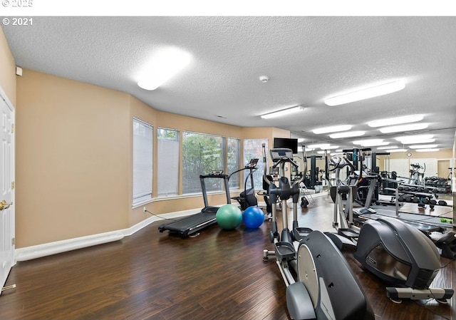 1705 SE 111th Ct, Vancouver, WA 98664 - workout area with baseboards, wood finished floors, and a textured ceiling