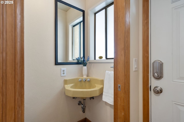 bathroom featuring a sink