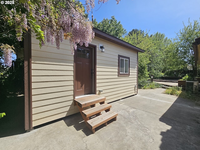 710 E Quince Ave, Hermiston, OR 97838 - back of house featuring a wooden deck, cooling unit, and a chimney
