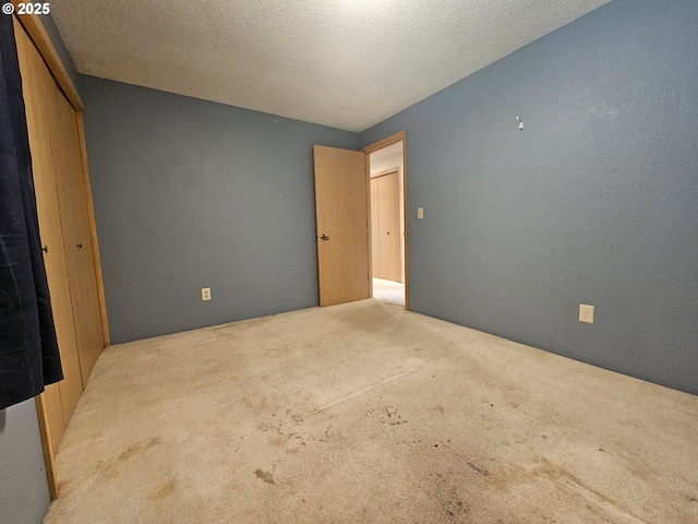 710 E Quince Ave, Hermiston, OR 97838 - unfurnished bedroom with carpet flooring, a closet, and a textured ceiling