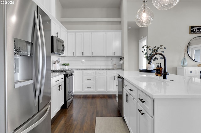 703 Holbrook Ln, Creswell, OR 97426 - kitchen featuring stainless steel appliances, a sink, a kitchen island with sink, white cabinets, and dark wood-style flooring