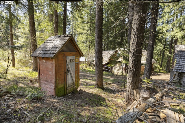 view of shed with a view of trees