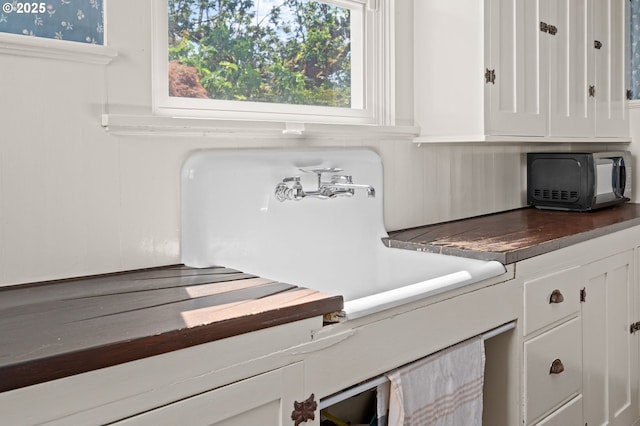 322 W C St, Rainier, OR 97048 - detailed view of black microwave and a sink