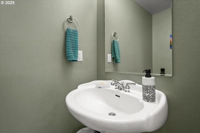 11716 NE 42nd Ct, Vancouver, WA 98686 - bathroom with a sink and a textured wall