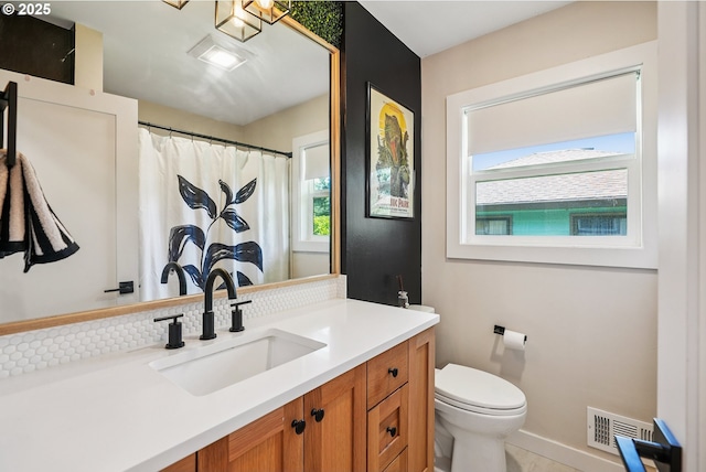 10559 NE Thompson St, Portland, OR 97220 - full bath featuring vanity, toilet, healthy amount of natural light, and baseboards