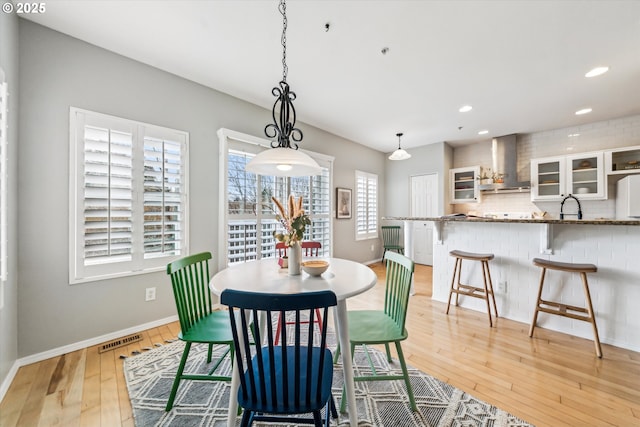 dining space with recessed lighting, light wood-type flooring, visible vents, and baseboards