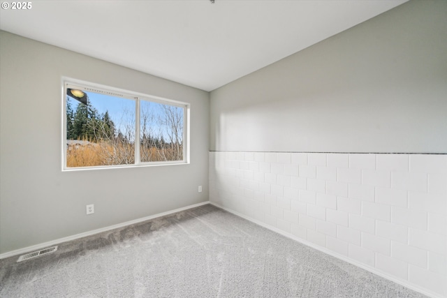 unfurnished room featuring visible vents and carpet flooring