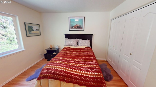 94342 Gauntlett St, Gold Beach, OR 97444 - bedroom featuring multiple windows, light wood-style floors, and a closet