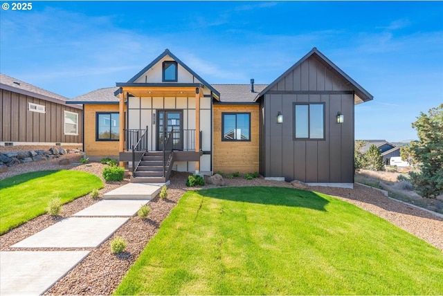 1081 SE Balsamroot Ln, Madras, OR 97741 - modern home featuring a front yard, board and batten siding, and roof with shingles