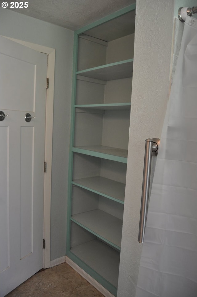 25821 Jeans Rd, Veneta, OR 97487 - view of closet