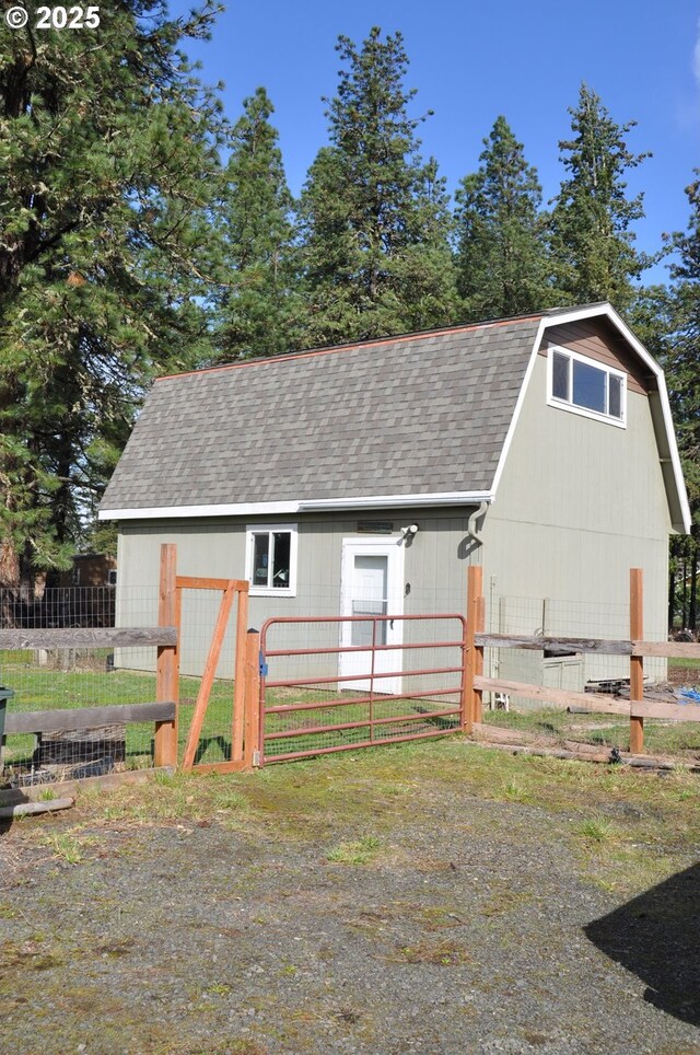 25821 Jeans Rd, Veneta, OR 97487 - view of outbuilding featuring an outdoor structure and fence