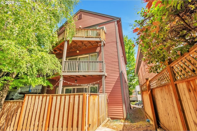 2709 SW 2nd Ave Unit 201, Portland, OR 97201 - view of front facade featuring driveway and stairway