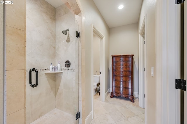 full bathroom featuring a stall shower, baseboards, toilet, and recessed lighting