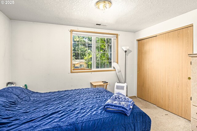 9206 N Smith St, Portland, OR 97203 - bedroom featuring a textured ceiling and a closet