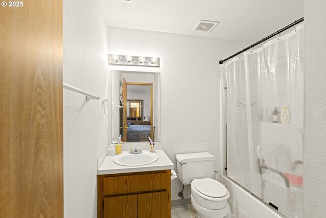 9206 N Smith St, Portland, OR 97203 - full bathroom featuring vanity, shower / bath combo with shower curtain, and toilet