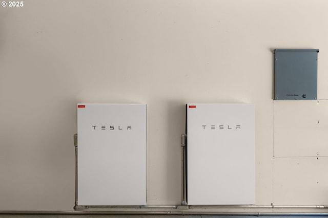 448 NW Skyline Blvd, Portland, OR 97229 - detailed view of wall-mounted power storage