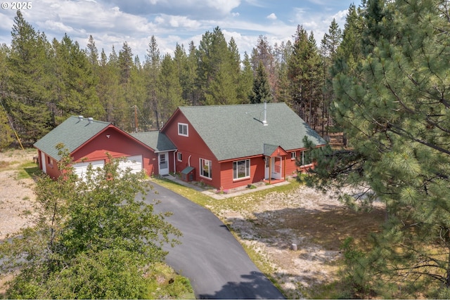 bird's eye view with a wooded view