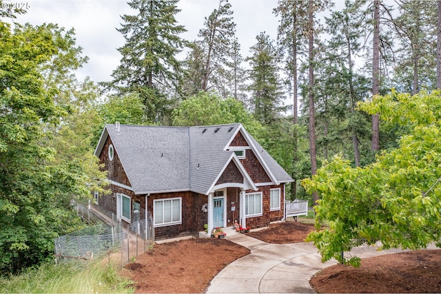 895 Pine Forest Dr, Eugene, OR 97405 - view of front facade with a shingled roof