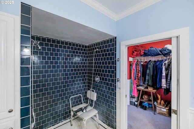 895 Pine Forest Dr, Eugene, OR 97405 - full bathroom with crown molding, tiled shower, and a walk in closet