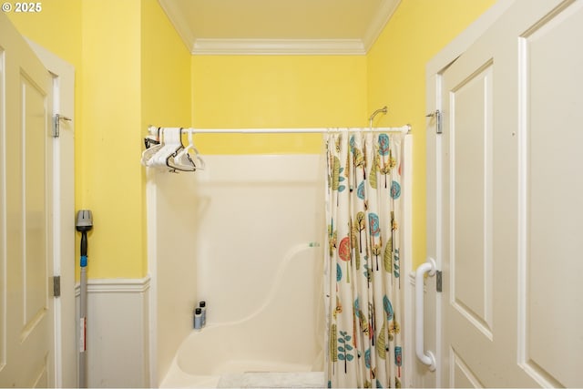 895 Pine Forest Dr, Eugene, OR 97405 - full bath featuring ornamental molding and a shower with curtain