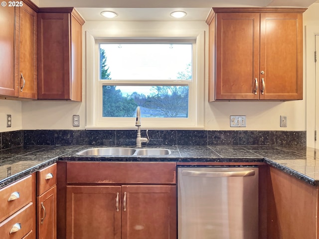 kitchen featuring a sink, dark countertops, dishwasher, and recessed lighting